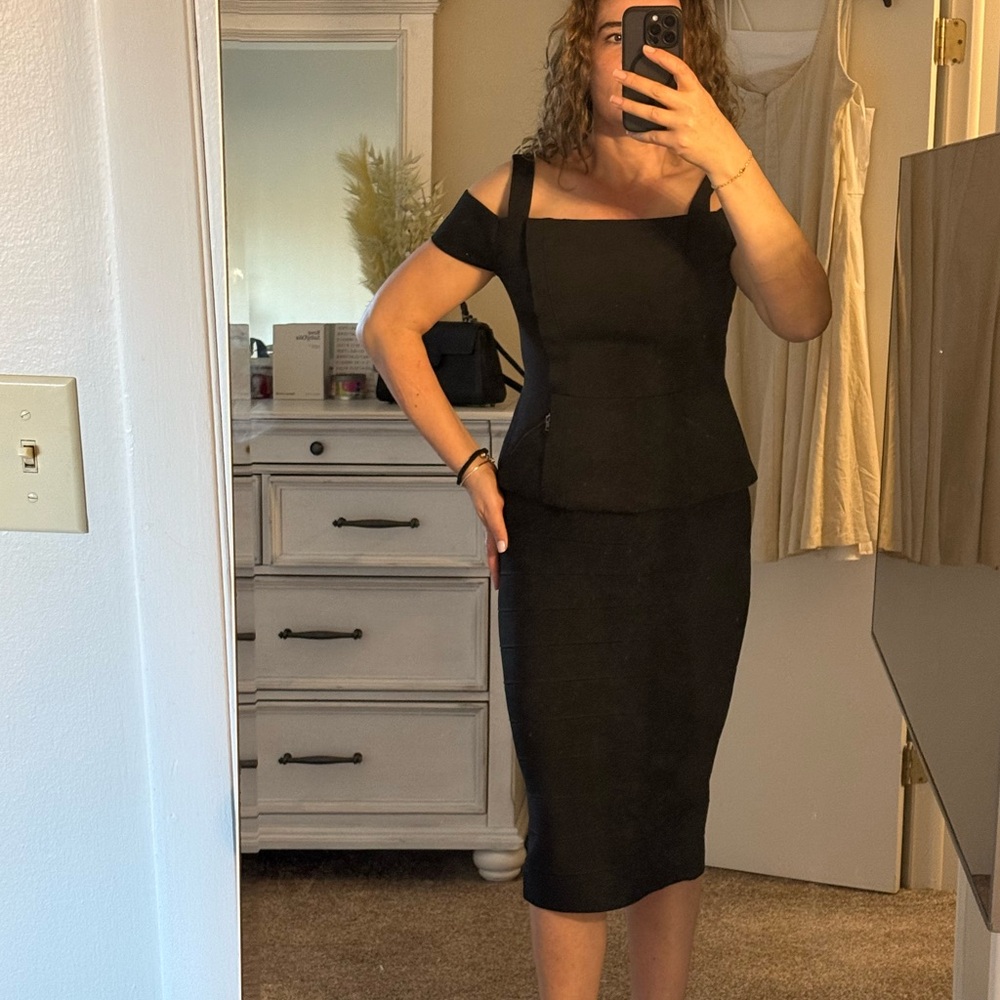 BCBGMAXAZRIA Black Emelya Cold-shoulder top Sz M - Picture 3 of 8